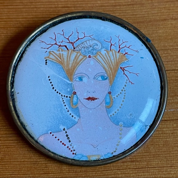 Weird Girl Necklace Jewelry Pendant 2 inches . Great condition! - Picture 1 of 3